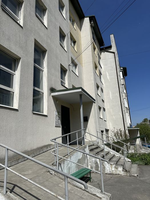 Продаж квартири 130.4 м.кв., вул. Івасюка / Винники