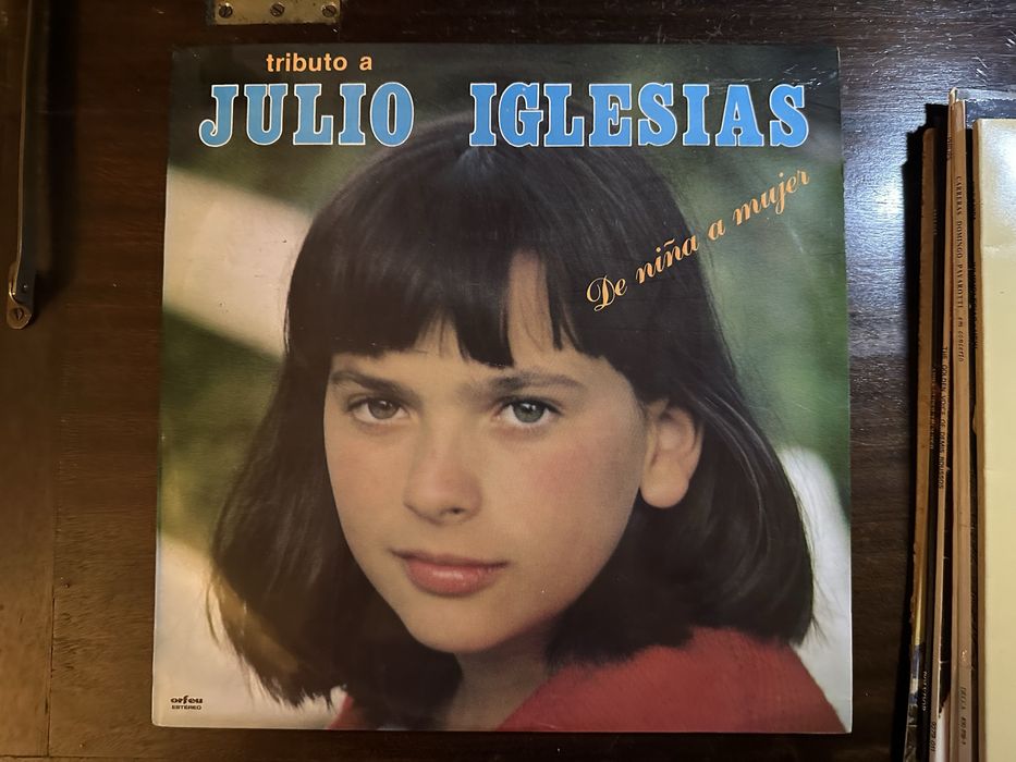 2 Discos Vinil Júlio Iglesias – “Hey!” + “Tributo a Julio Iglesias” | LPs Originais