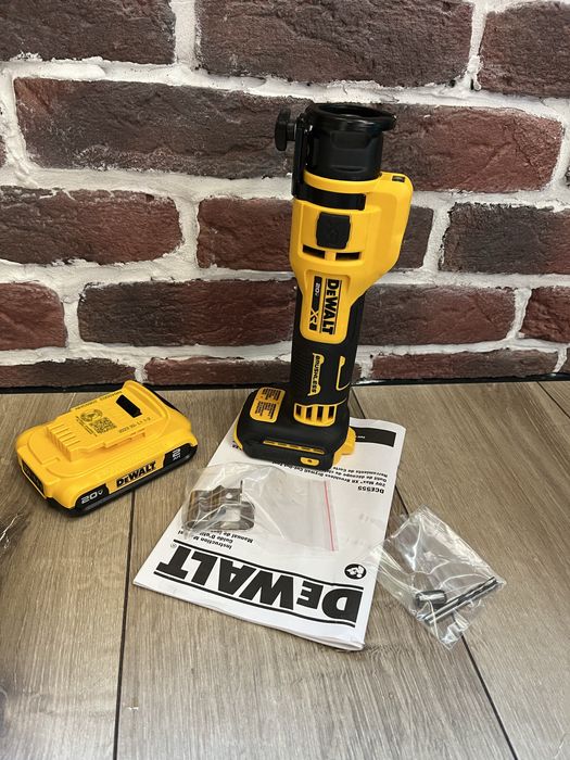 Фрезер аккумуляторный для вырезания гипсокартона DeWALT DCE555