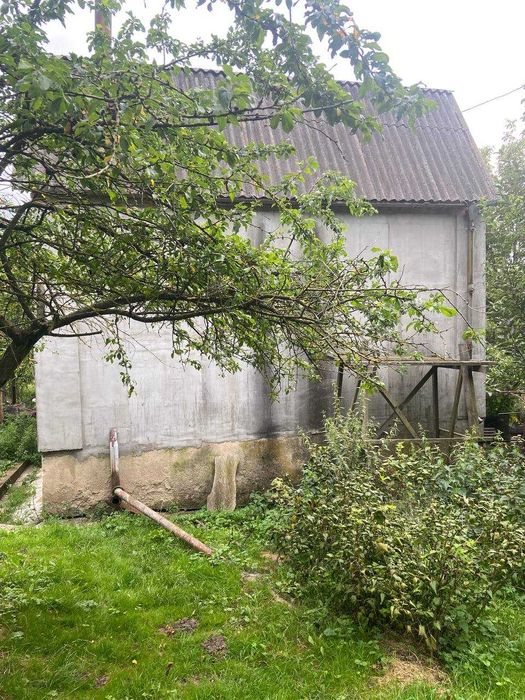 Продам дім, за містом із земельною ділянкою
