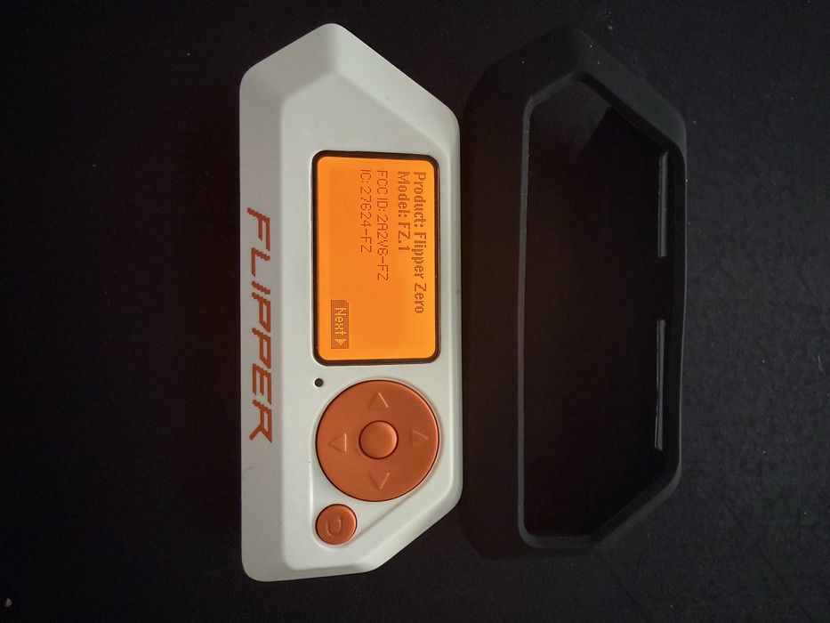 Prawie nowy Flipper Zero