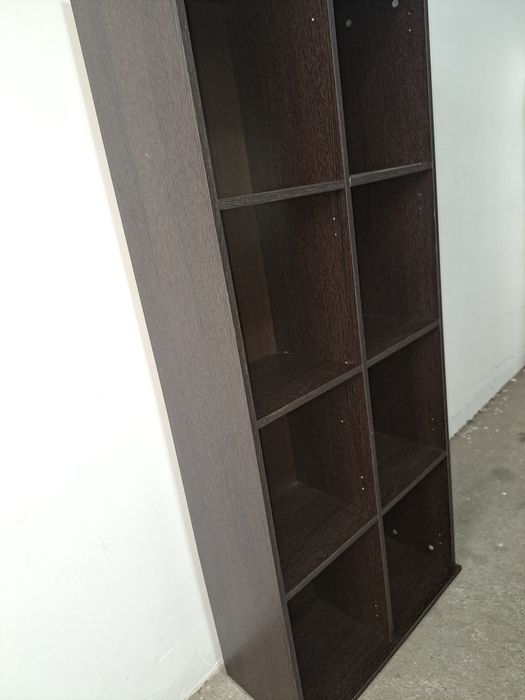 Estante em bom estado