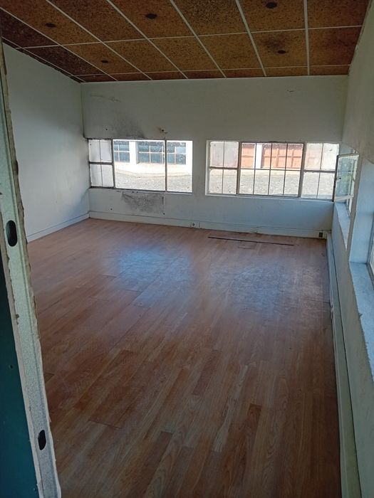 Arrenda Armazém em loures