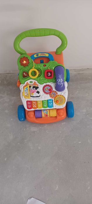 Chodzik z panelem odpinanym do zabawy