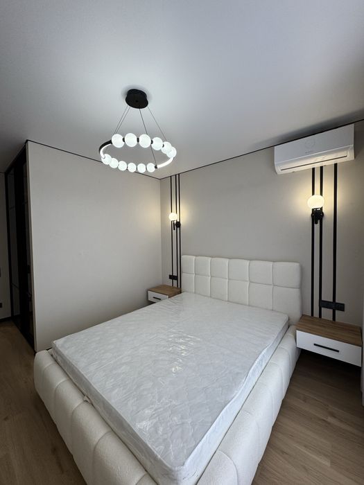 Велика 1-кімнатна квартира видова на Міське Озеро