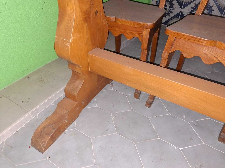 Mesa de madeira maciça
