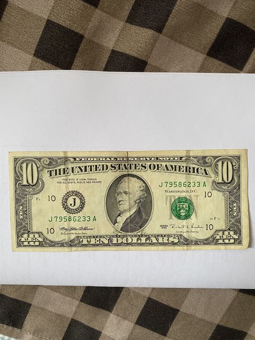 Продам 10 Даларів 1995р