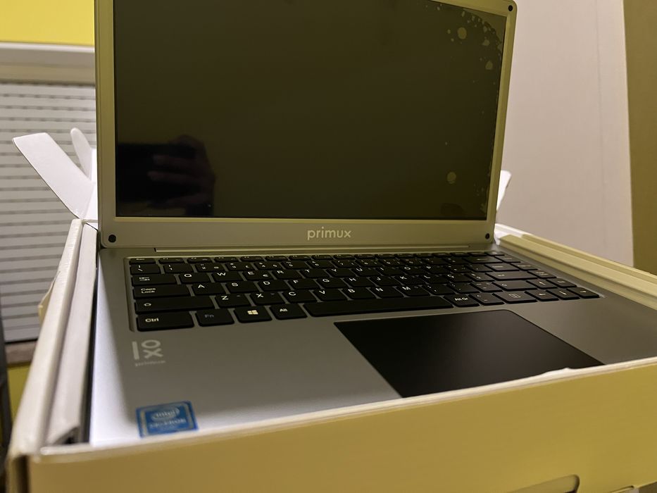 New notebook... only 27 days old, selling because I received another one.64740937409665121