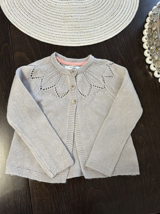 Sweterek zapinany na guziczki