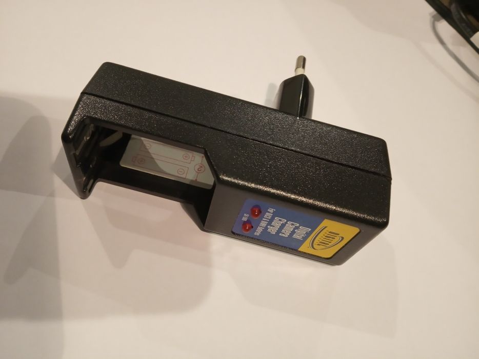 Carregador de pilhas AA