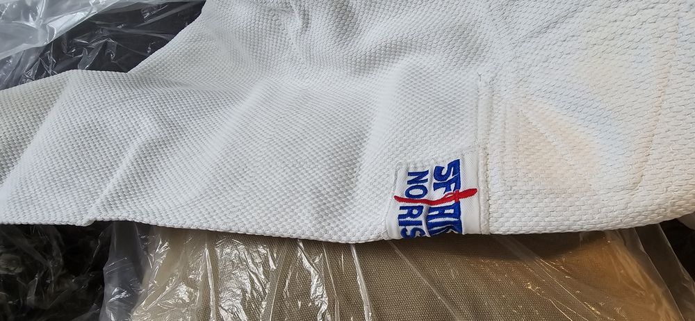 Gi de judo da sfram norris e Adidas