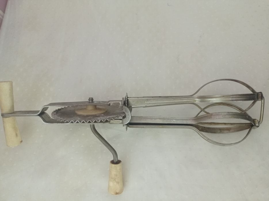 Міксер ручний механічний. Миксер.