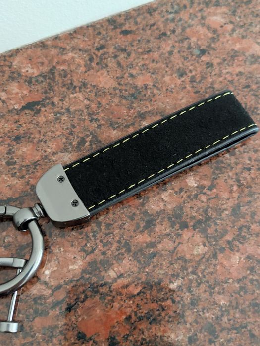 Breloczek do kluczy AMG Yellow zamsz czarny karabińczyk