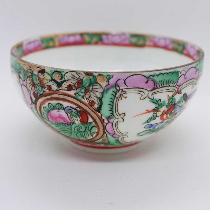 Chávena com pires em porcelana de Macau