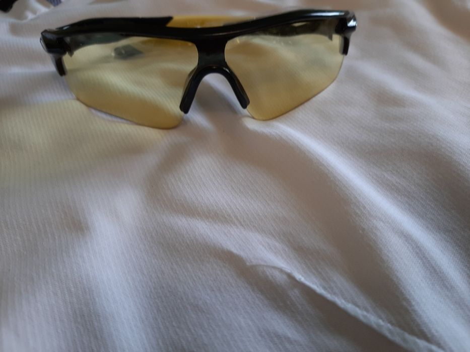 Очки спортивные солнцезащитные
