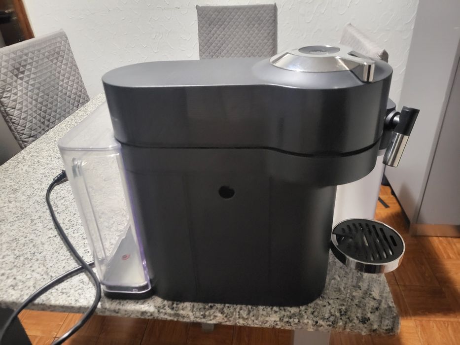Máquina de café NESPRESSO Delonghi