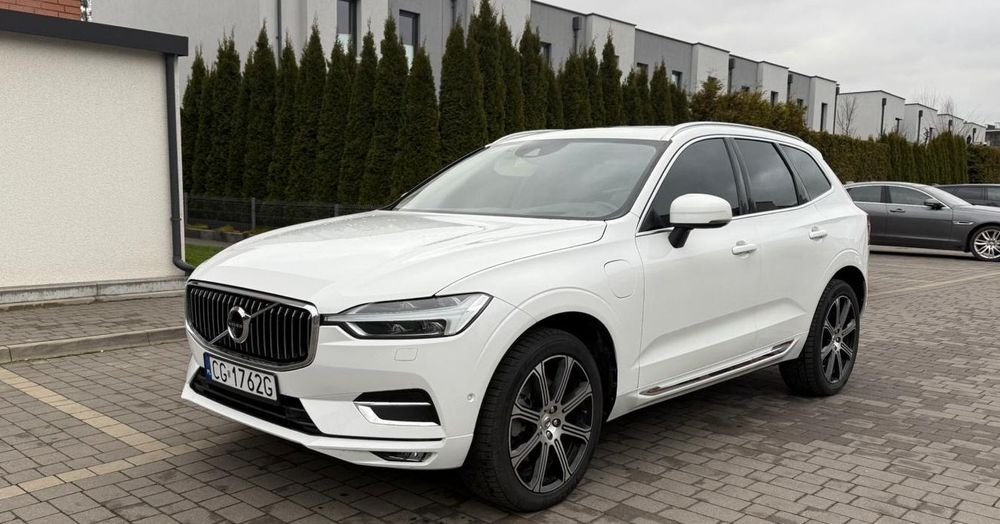 Volvo XC 60 T8 Inscription crystal white