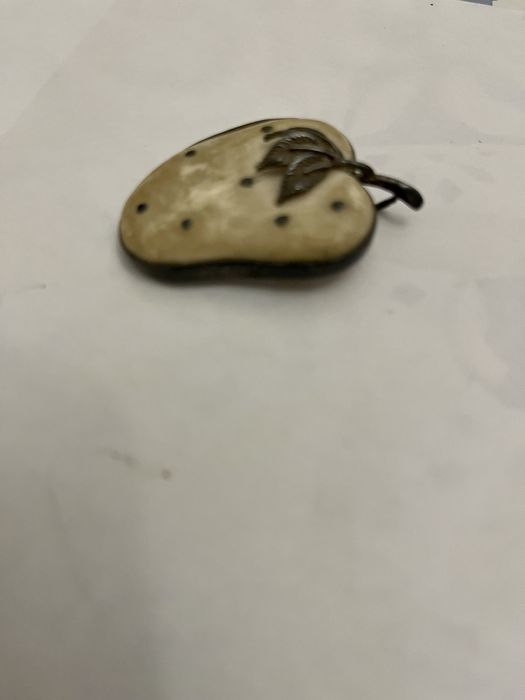 Pendente prata com forma de fruto