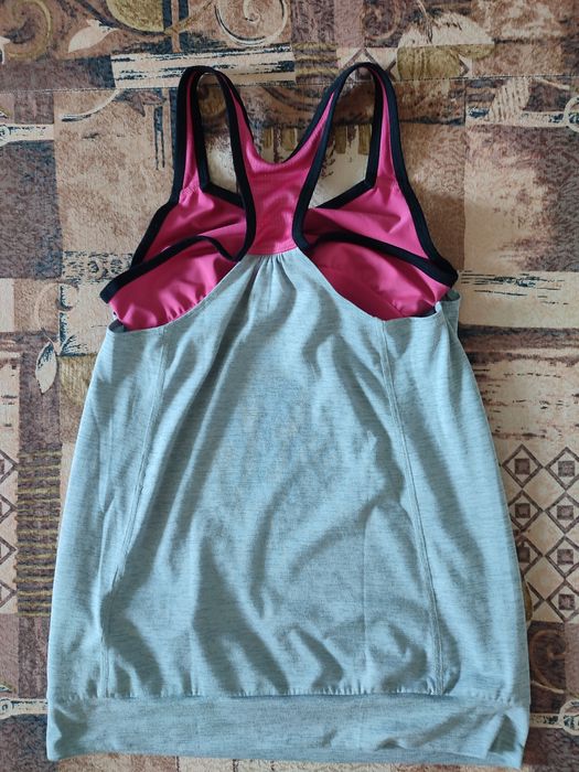 Майка спортивна  Nike р.146-156 в ідеальному стані