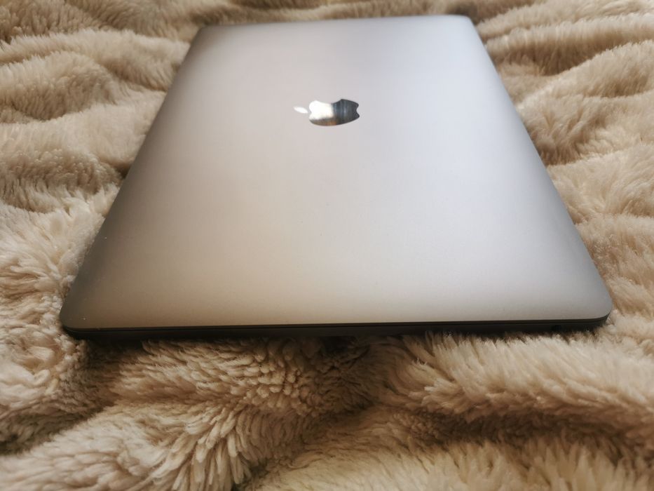 Laptop macbook i5 a1708 bardzo ładny zadbany