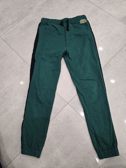 Zielone spodnie sinsay 134