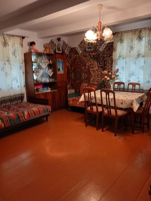 Продається ділянка з будинком