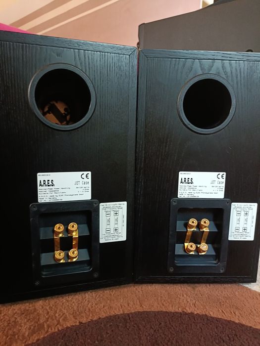 Kolumny monitory Ares elac Jet case wstęga