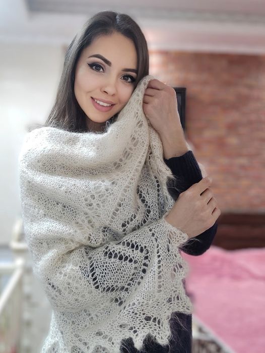 Пуховой ажурный платок паутинка