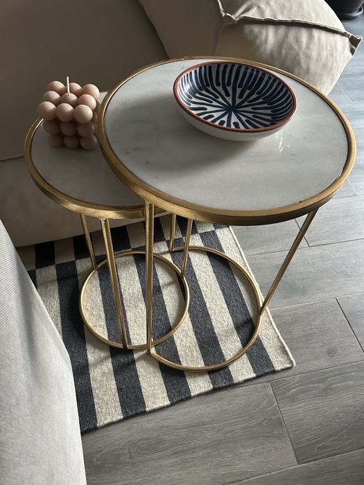 2 Mesas de apoio em marmore, dourada