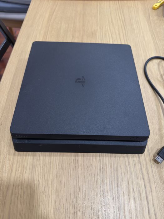PlayStation 4 c/ 2 comandos