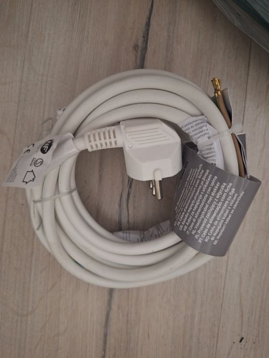 Przewód zasilający z wtyczką
