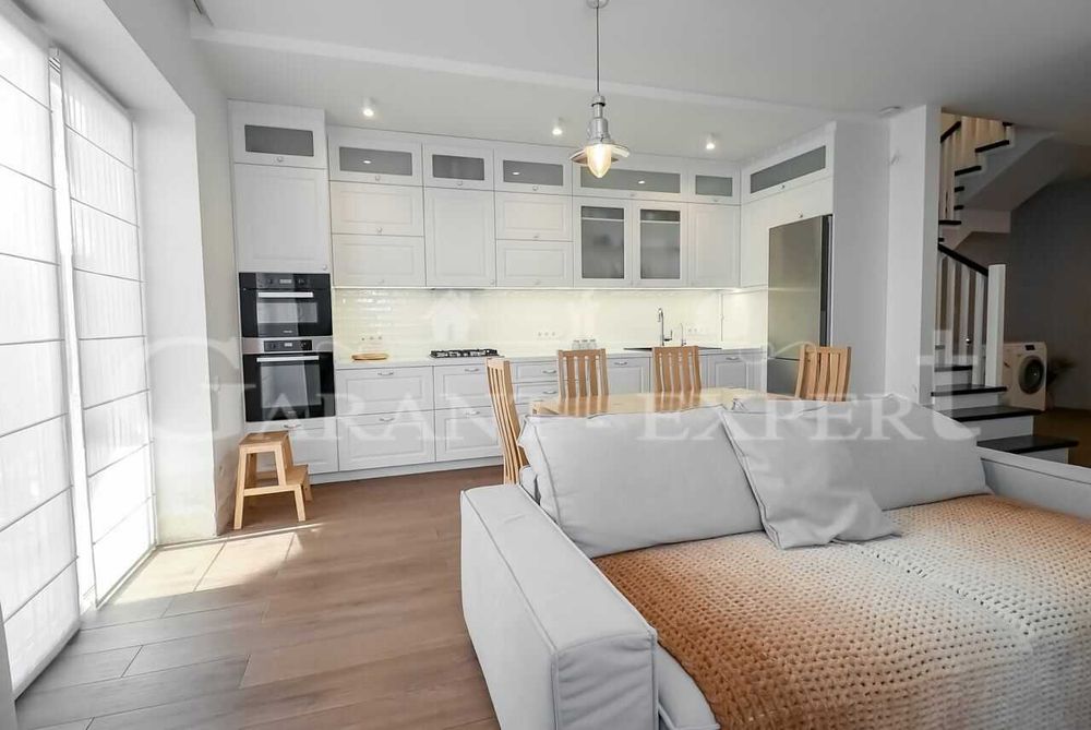 Стильний таун 150 м кв З РЕМОНТОМ В КМ.ЗРУЧНИЙ виїзд у Київ