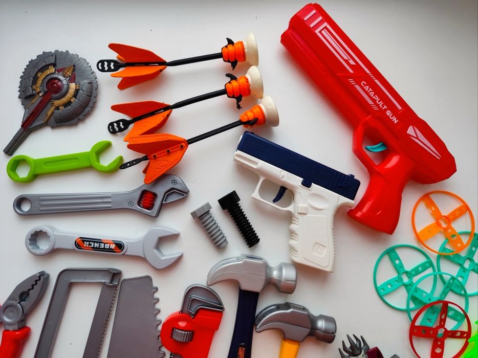 Іграшки інструмент, пістолети