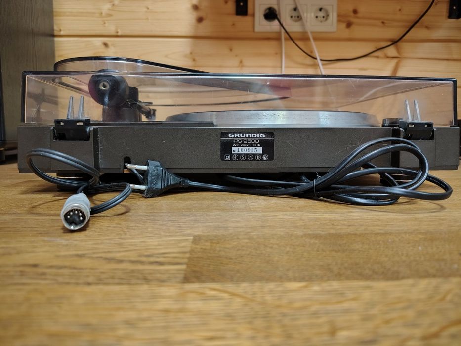 Продам hi-fi вініловий програвач Grundig PS 2500  (без картриджа і голки)
