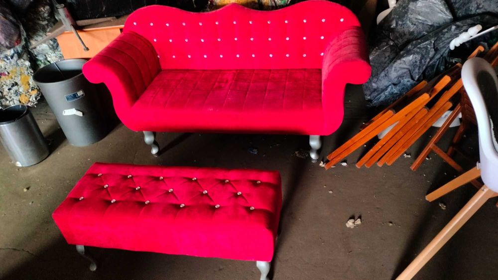 Stylowy komplet Glamour: Sofa + Pufa (Czerwień Karminowa / Kryształki)