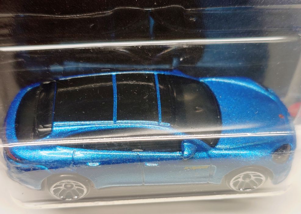 Hot Wheels Porsche Panamera Turbo S E-Hybrid Sport Silver Series Speed