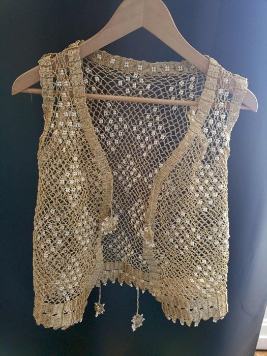 Złota ażurowa kamizelka vintage z perełkami
