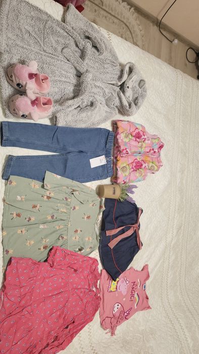 Пакет, лот,набір одягу на дівчинку 104-110,4-5,халат,сукня,джинси,юбка