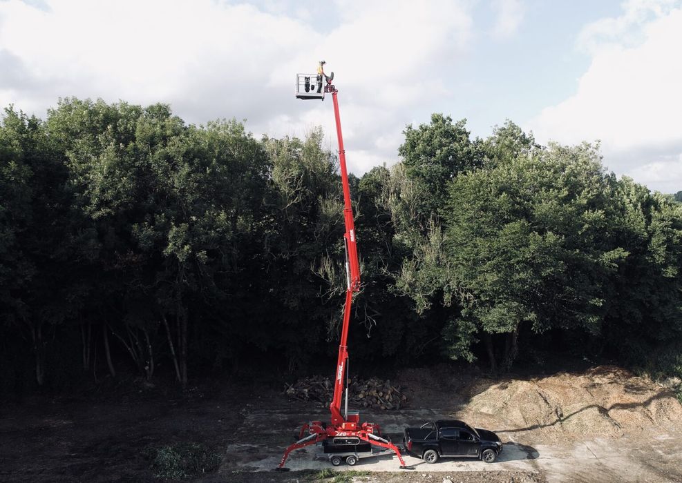 Usługi podnośnikiem koszowym na gąsienicach 23m_ 98cm szerokości pająk