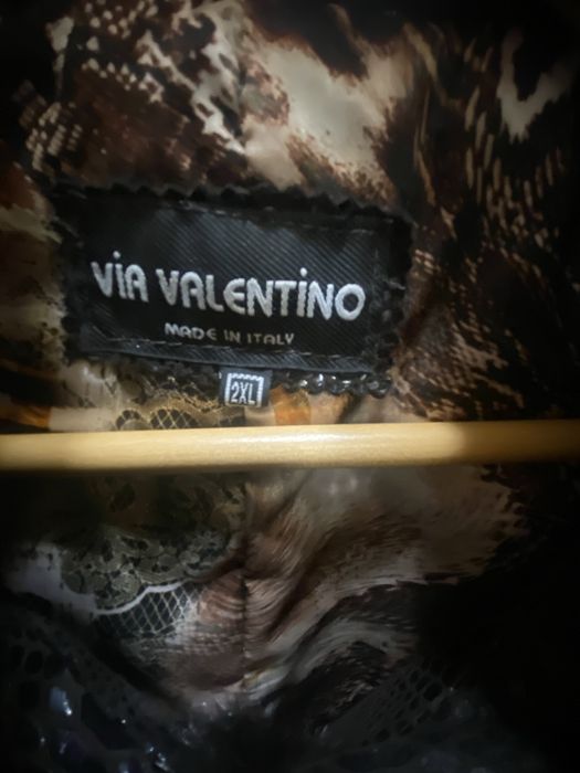 Шкіряна куртка від valentino