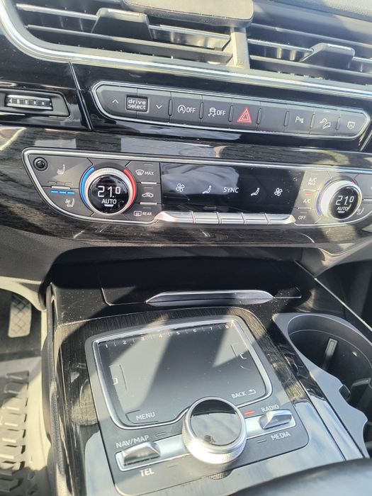 Продам Audi Q7 prestige