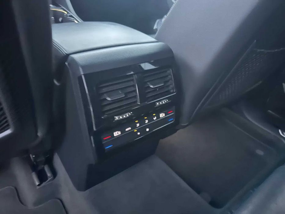 Volkswagen Touareg      2018