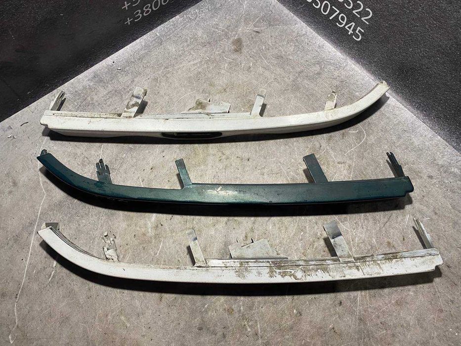 Накладка планка вія під передні фари з отвором під омивач BMW E46