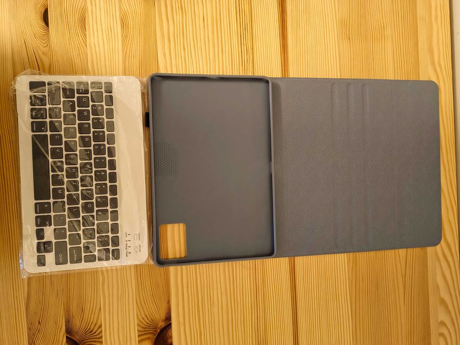 Etui z klawiaturą do tabletu Lenovo
