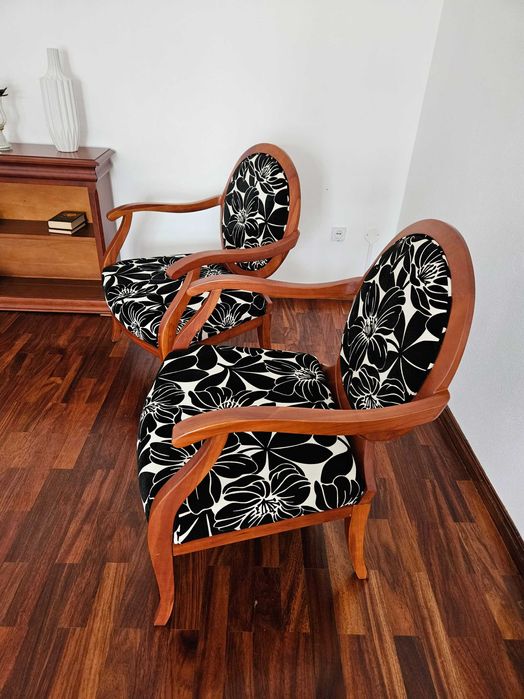 Poltronas em folha de cerejeira.
