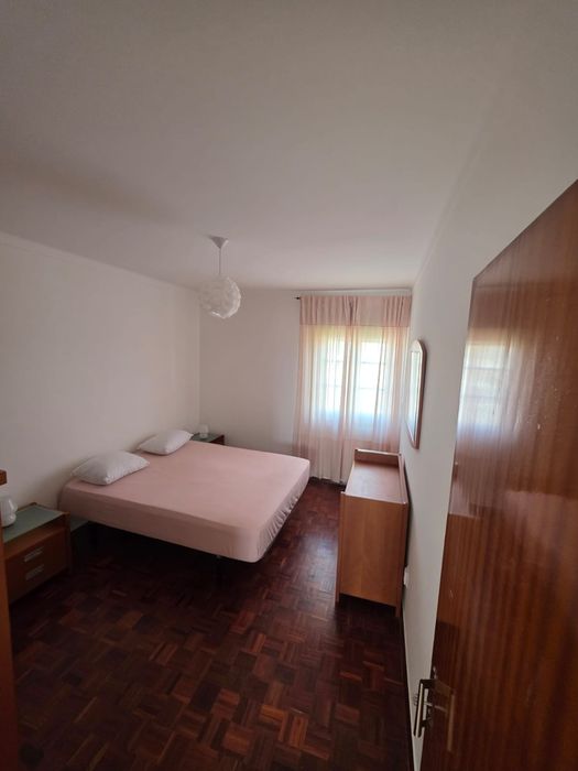 Arrendo T2 remodelado entrada imediata