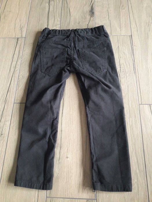 Czarne spodnie 110 C&A