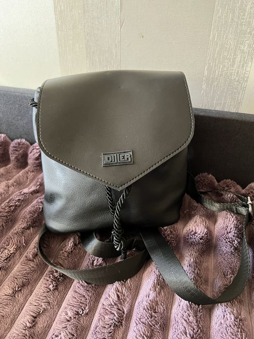 Чорний жіночий портфель