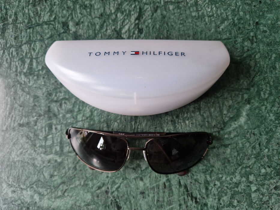 Tommy Hilfiger VANCE OM205 okulary przeciwsłoneczne + etui