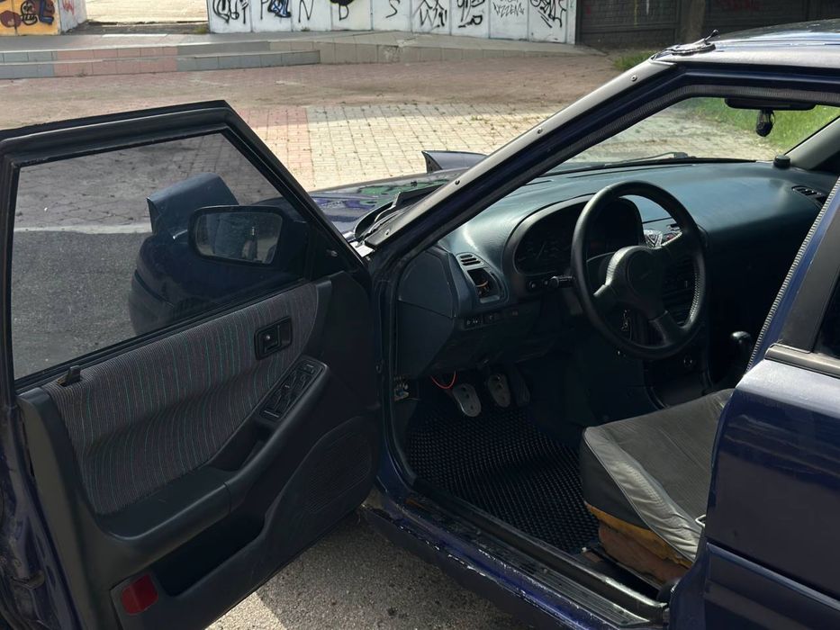 Продам Mazda 323 1.6 бенз!